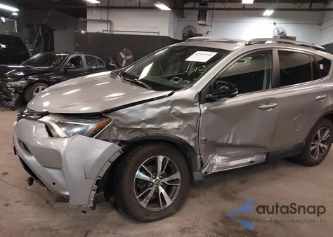 2017 Toyota Rav4 Xle z USA, uszkodzony, nr VIN 2T3RFREV3HW643464